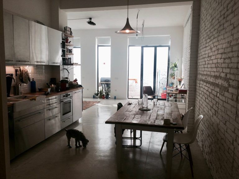 CANVI ÚS HABITATGE C/ CABANES BARCELONA